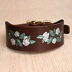 Buckle collar with dog roses