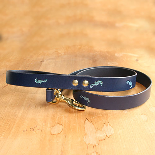 leather-lead-random-seahorses-blue-1-inch_1