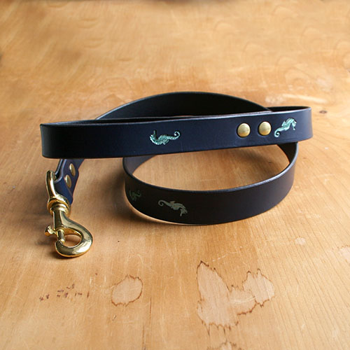 leather-lead-random-seahorses-blue-1-inch_3