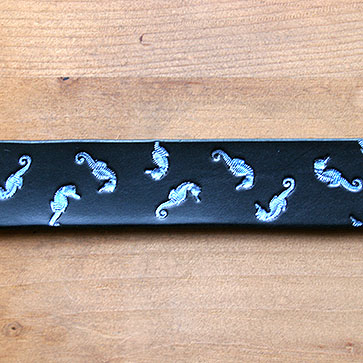 leather-buckle-collar-iridescent-seahorses-1-5-inch_3