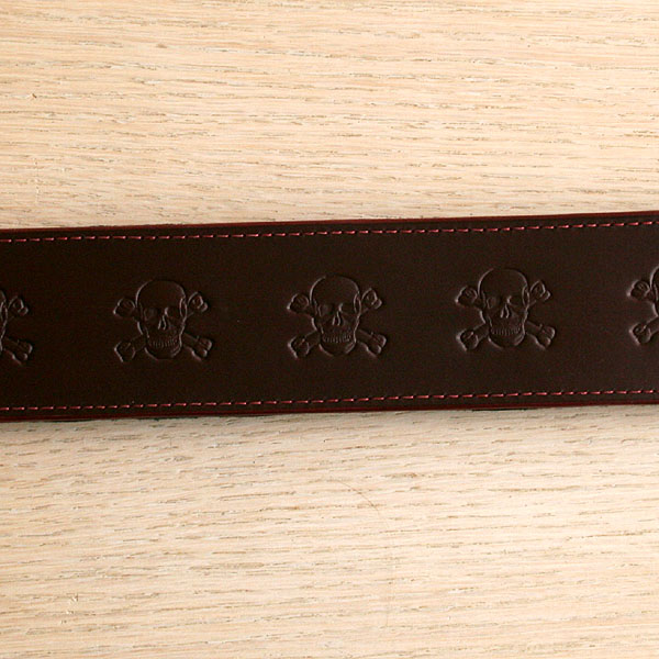 leather-buckle-collar-skulls-burgundy-2-inch_3