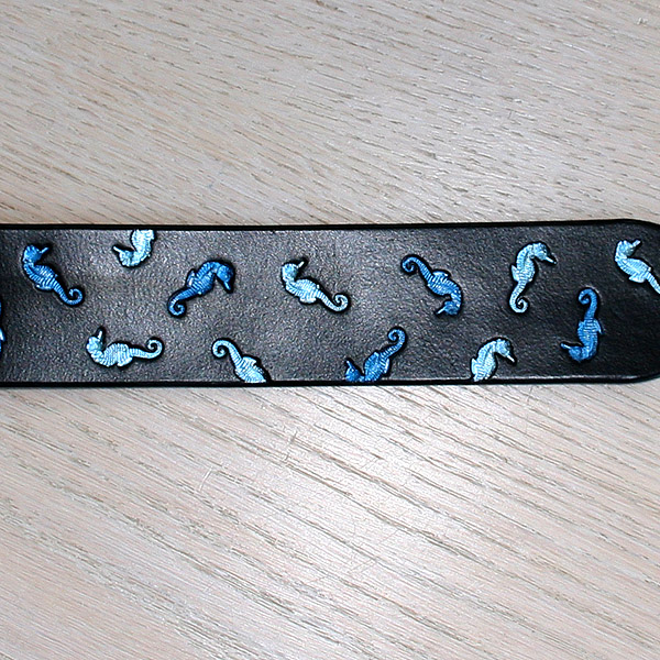 leather-buckle-collar-two-colour-floating-seahorses-2-inch-wide_3
