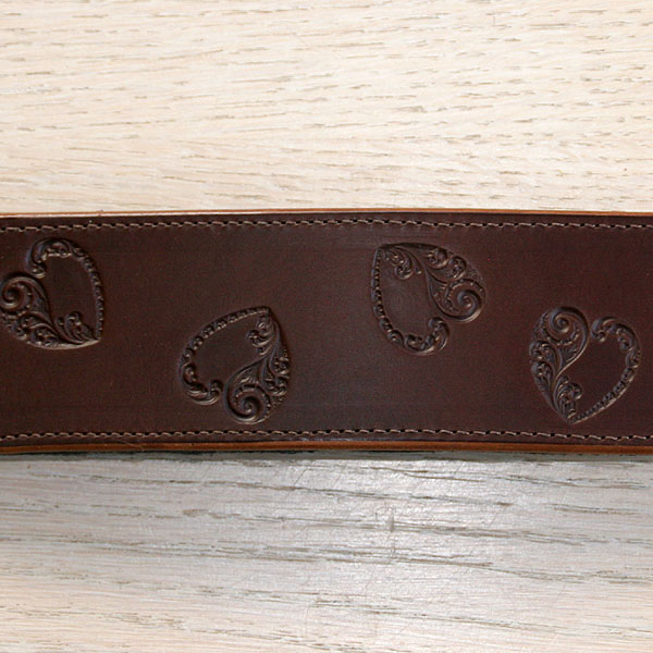 leather-buckle-collar-unpainted-random-swirly-hearts-2-inch_3