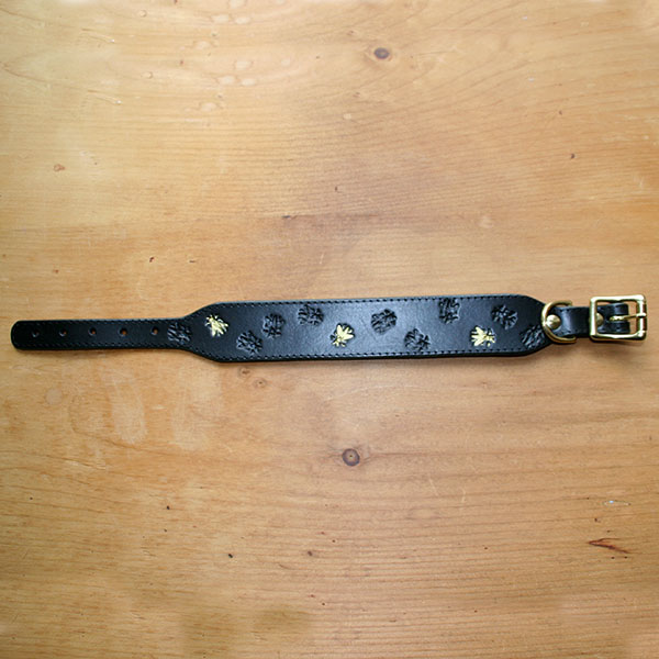 leather-whippet-buckle-collar-random-painted-bees-1-5-inch_2