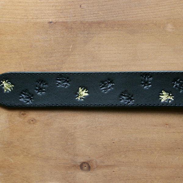 leather-whippet-buckle-collar-random-painted-bees-1-5-inch_3