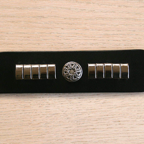 leather-buckle-collar-concho-clinchers-2-inch-wide_3