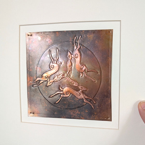 no6-copper-art-triple-hares-leaping_3