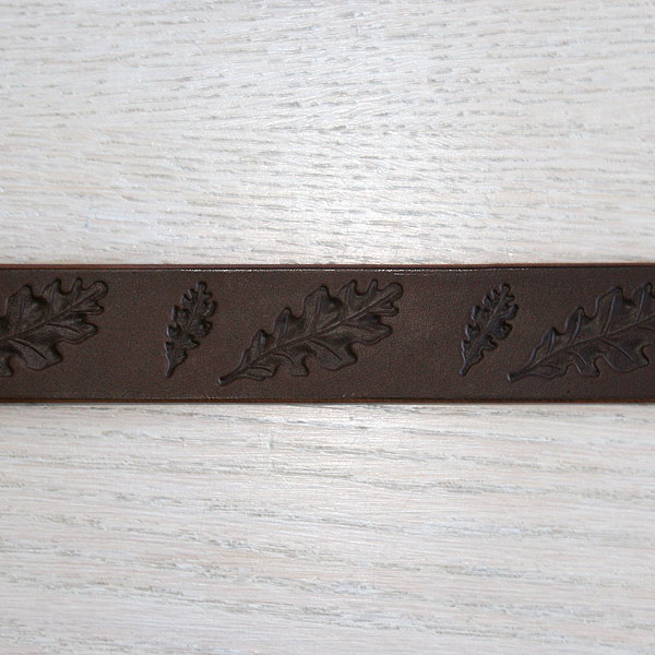 Paired Oak Leaves Collar