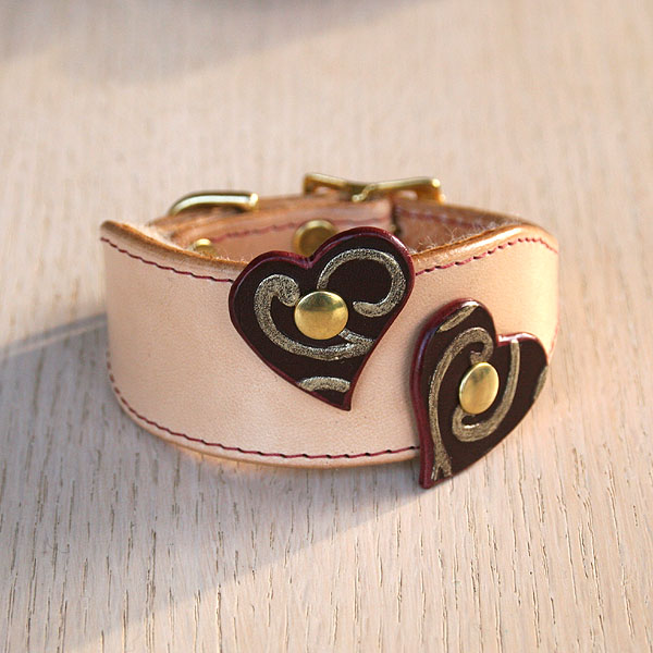 Attached Hearts Buckle Collar